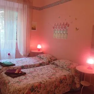 Max House 2*, Roma Italia
